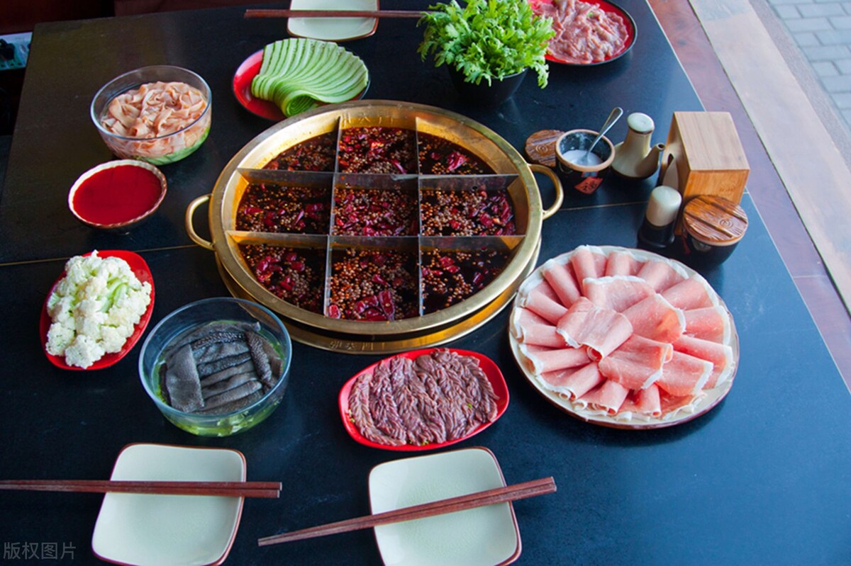 重慶小伙開火鍋店，利用免費的火鍋套餐，年賺100萬，方法易借鑒