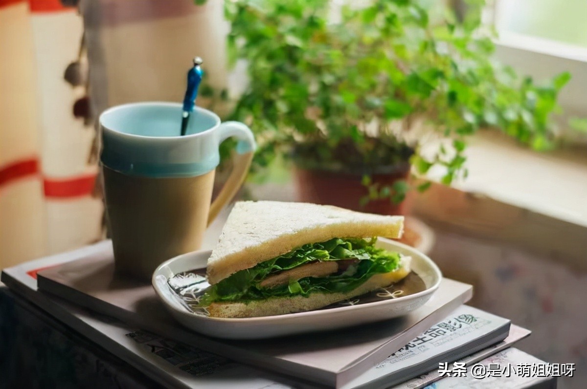 如果你現(xiàn)在很窮，不妨試一下互聯(lián)網(wǎng)低成本的輕創(chuàng)業(yè)，也許會有驚喜