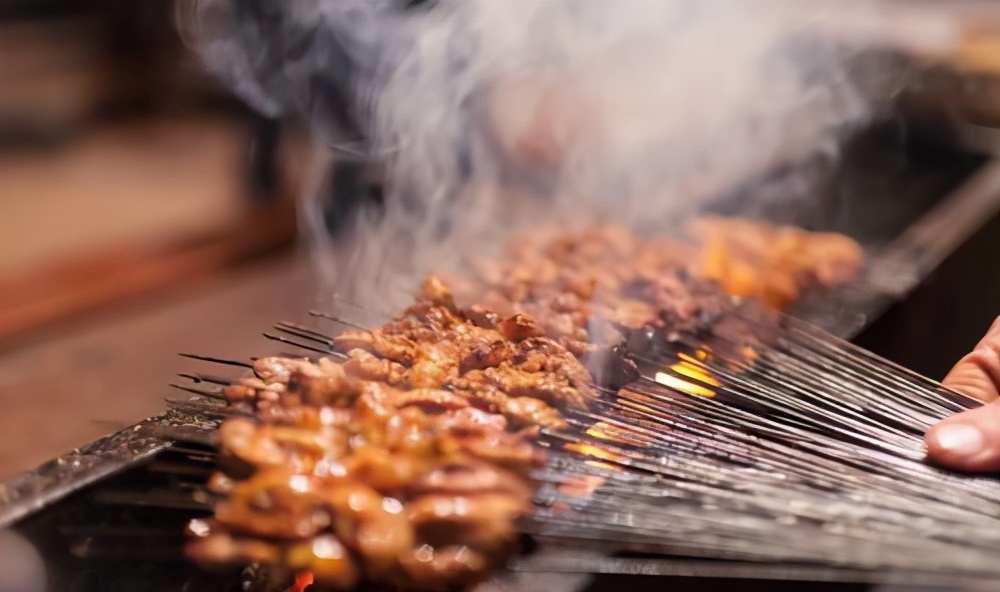 小小的燒烤攤太會做生意！用兩個活動引爆客流，月收入高達15萬