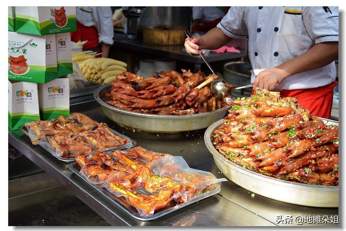 擺地攤賣什么東西好賣(農村最火的地攤生意)-專在家創業網