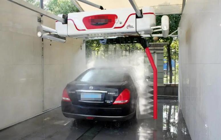 自動洗車一次10元，洗車店30元，為啥車主卻選擇去洗車店？