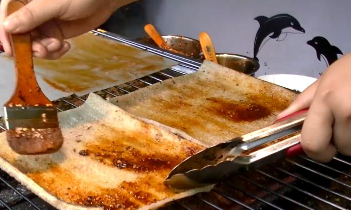 西安小伙投資5000元賣網紅小吃，花4h熬一鍋油，5元一個月賺4萬多