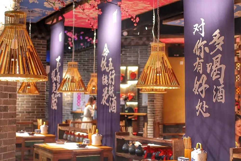 二三線城市成為了新式酒館的主場(chǎng)？它的賺錢(qián)密碼是什么？