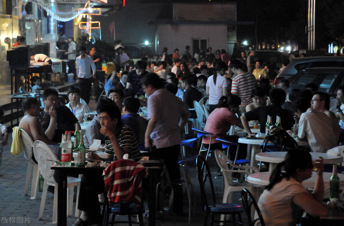 遼寧一家燒烤攤利用“免費(fèi)”來賺錢，一年狂賺146萬，模式可借鑒