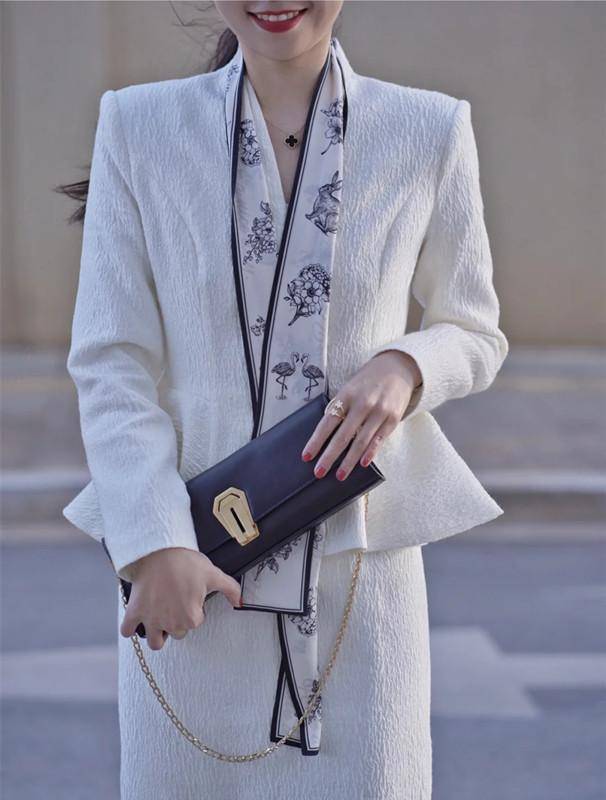 絲巾的圍法怎么圍才好看(絲巾的各種圍法圖解)-1 絲巾的圍法怎么圍才好看(絲巾的各種圍法圖解)-1