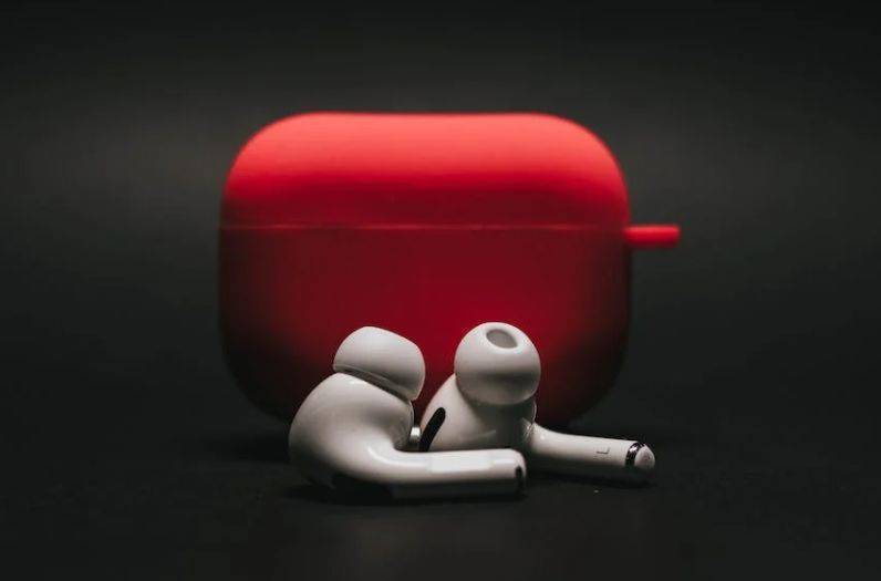 蘋果無線藍(lán)牙耳機(jī)怎么用(AirPods技巧盤點(diǎn))-專在家創(chuàng)業(yè)網(wǎng)