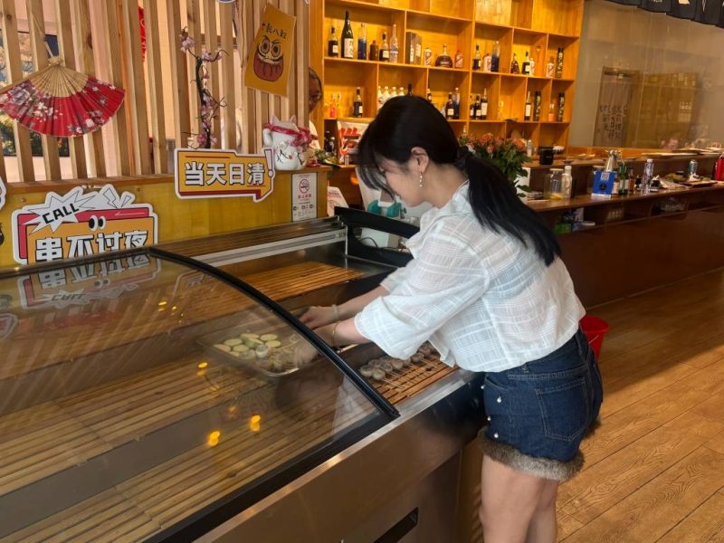 一串肉一把火,“烤”出人生好滋味!00后女孩在青創業,從路邊擺攤到開店-1 一串肉一把火,“烤”出人生好滋味!00后女孩在青創業,從路邊擺攤到開店-1